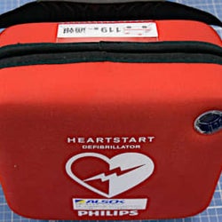 教職員の研修訓練不備 「AED」活用実態調査