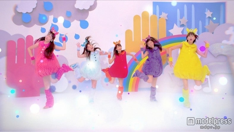 ももいろクローバーZ「Wee-Tee-Wee-Tee」PVより