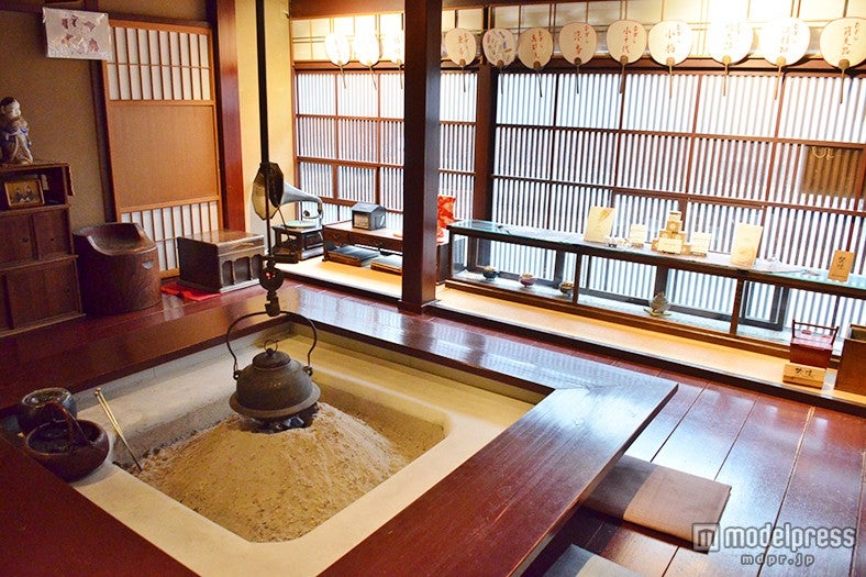 囲炉裏のある和の空間