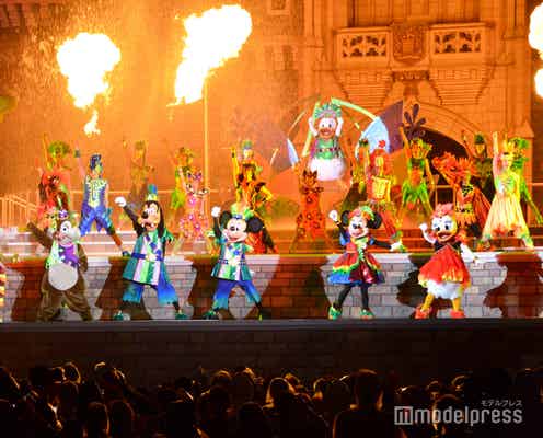 TDL6年ぶり城前夜のステージショー「オー!サマー・バンザイ!」初公開 ドナルドたちが迫力満点ダンス