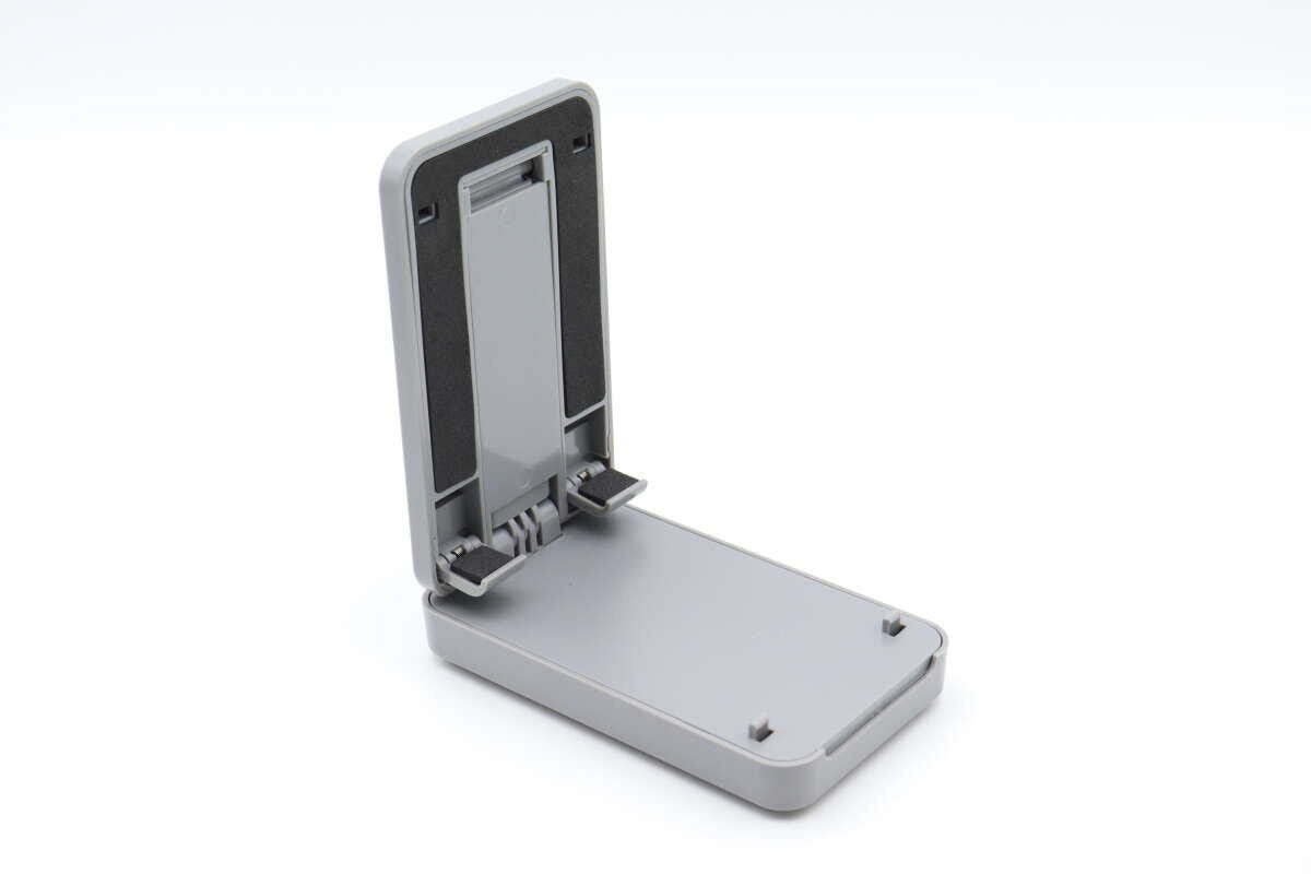 ダイソーの折り畳み式スマホスタンド