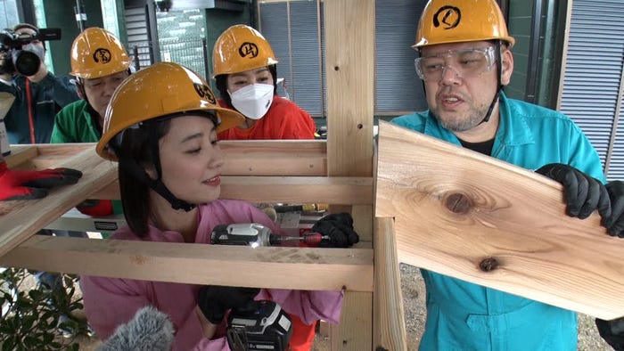 (左から)富澤たけし、堀田真由、片平なぎさ、くっきー!(C)フジテレビ