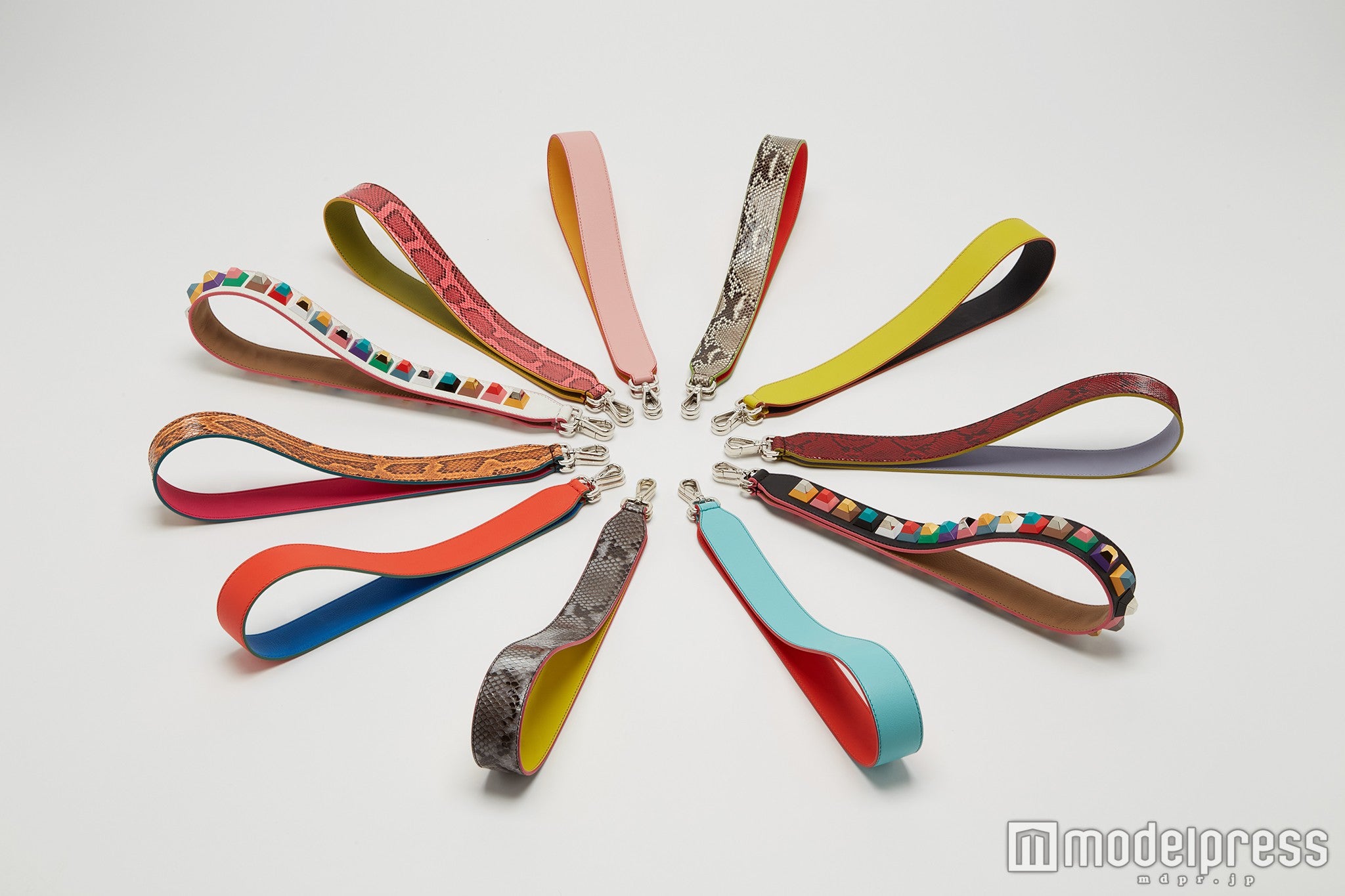 「フェンディ（FENDI）」の新作バッグアクセサリー「ストラップ ユー」にセレブが夢中