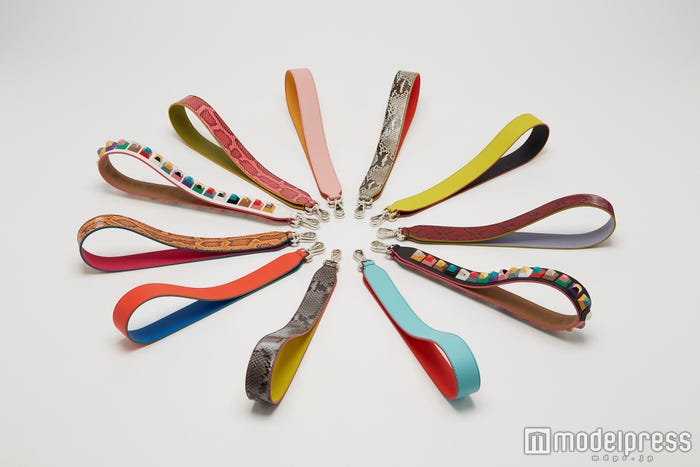 「フェンディ(FENDI)」の新作バッグアクセサリー「ストラップ ユー」にセレブが夢中