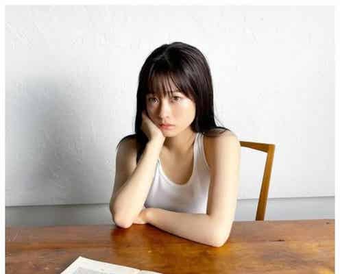 橋本環奈、白肌輝くオフショット公開「透明感がすごい」「表情が大人っぽくてセクシー」と反響