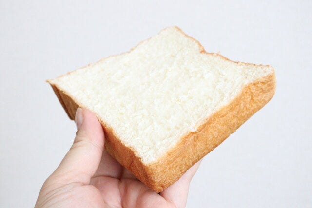 食パンスライサー（5、6枚切り用）　スライス後の食パン