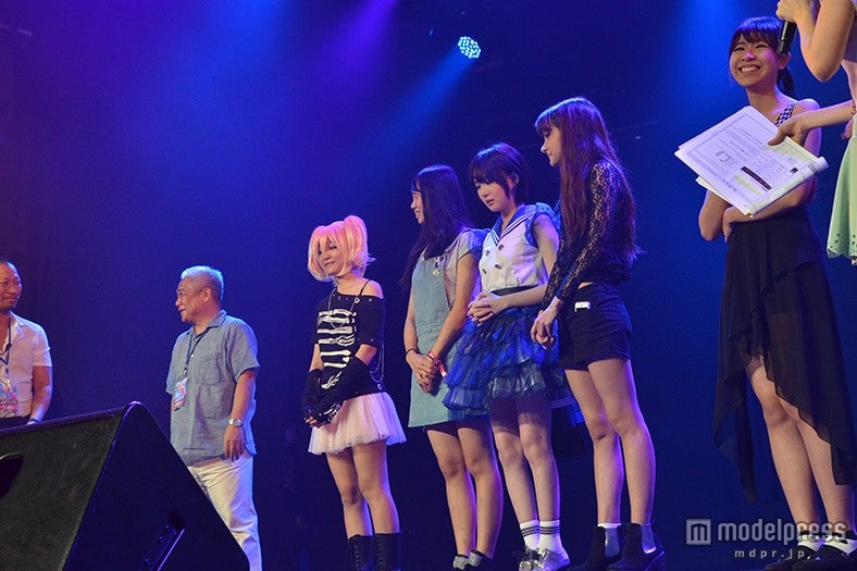 「AAA」決勝戦で結果発表を前に緊張の表情を浮かべるファイナリストたち