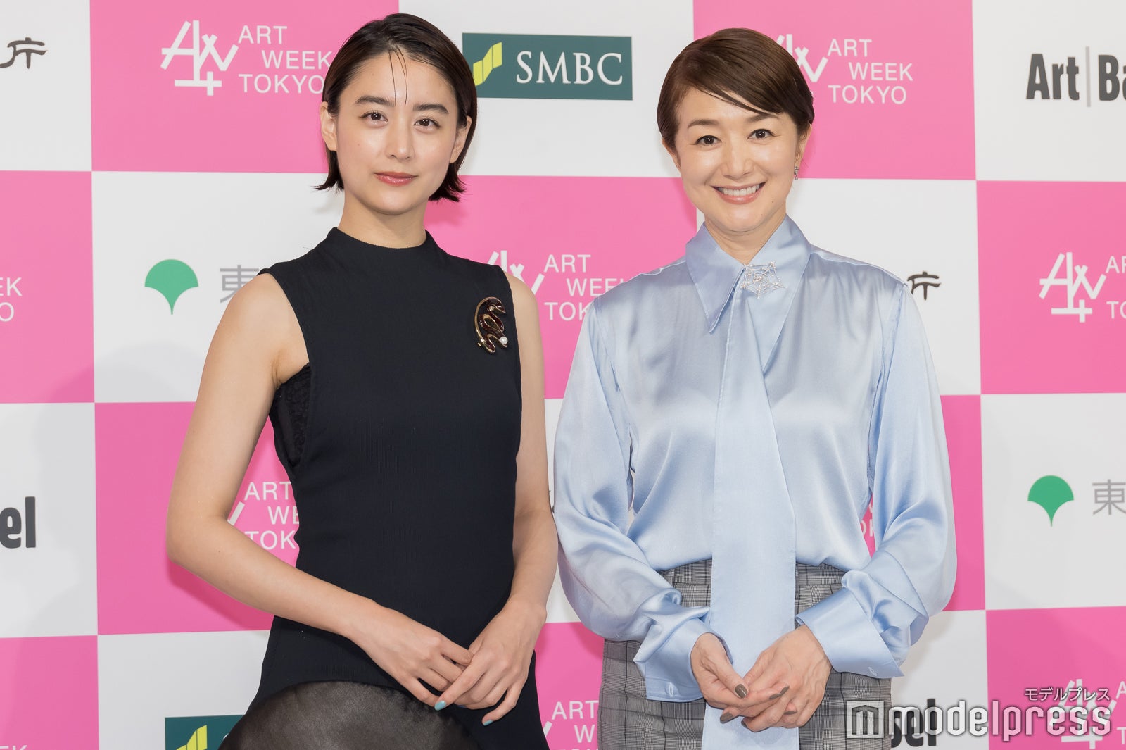 山本美月、鈴木京香（C）モデルプレス