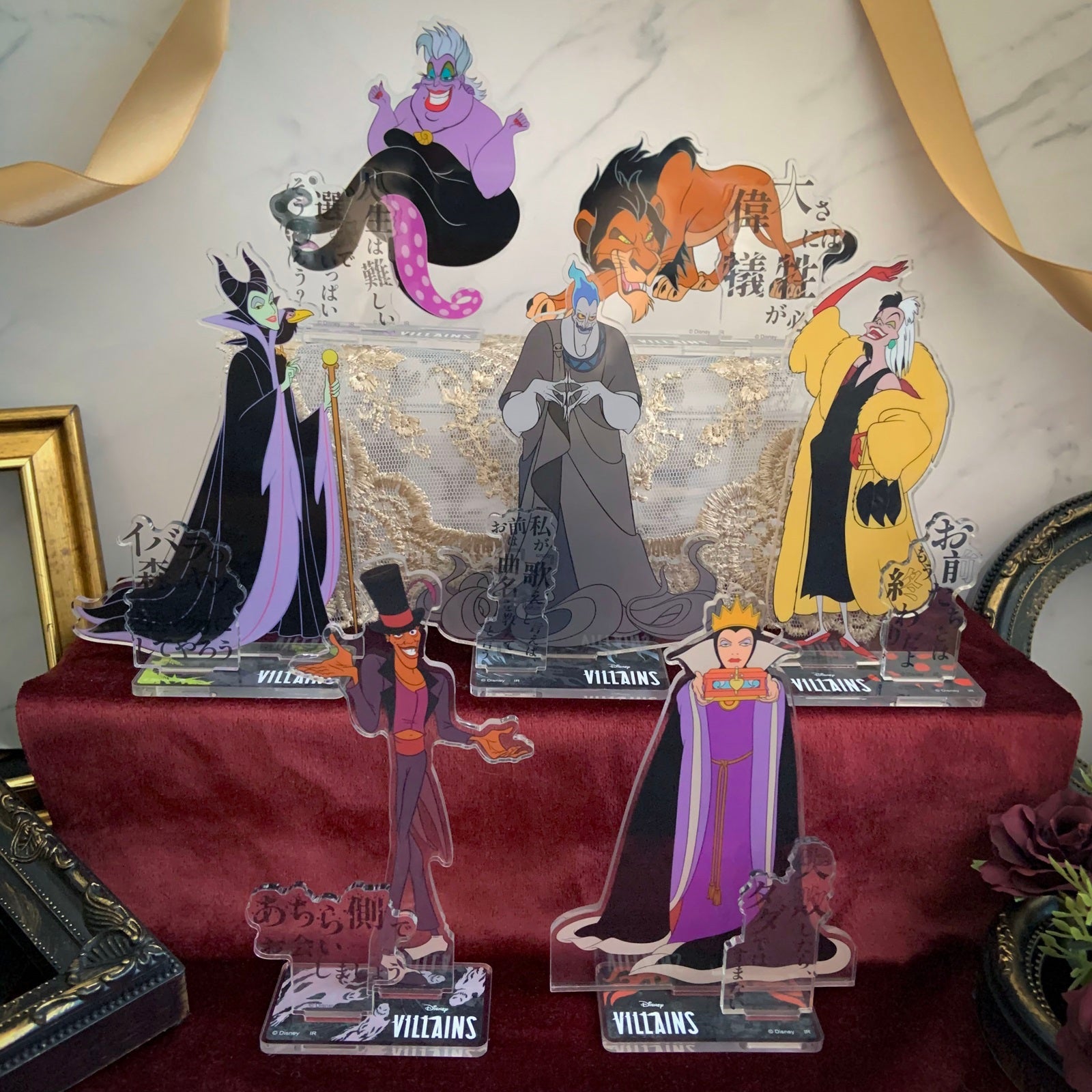 アクリルスタンド（アースラ/スカー/マレフィセント/ハデス/クルエラ/ドクター・ファシリエ/女王）価格：1,320円（税込）（C）Disney