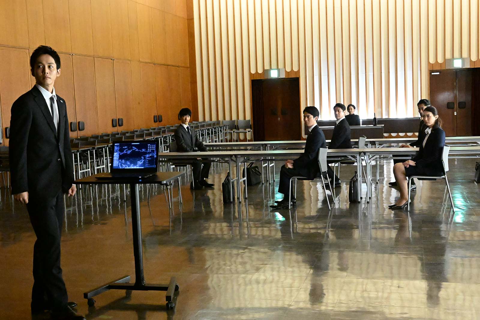 松坂桃李ら「VIVANT」第7話より（C）TBS