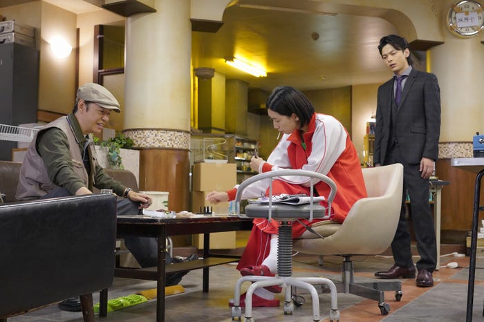 板尾創路、江口のりこ、中村倫也/「ドロ刑-警視庁捜査三課-」より(C)日本テレビ