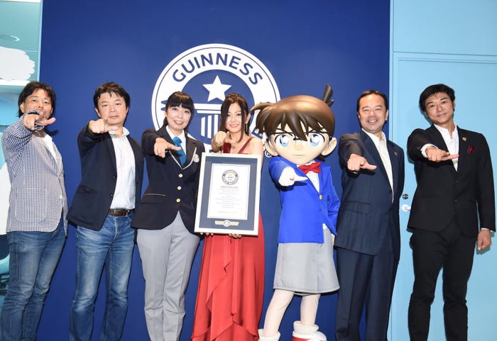 倉木麻衣(中央)(C)青山剛昌 / 小学館・読売テレビ・TMS 1996