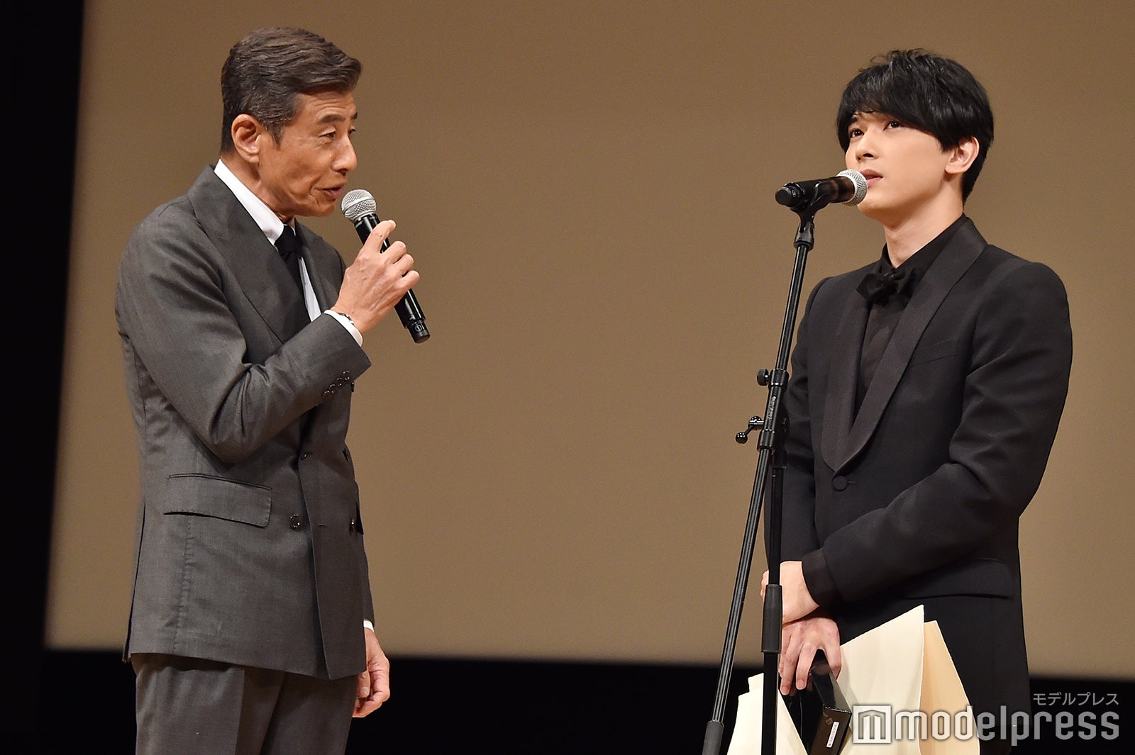 舘ひろし、吉沢亮 （C）モデルプレス