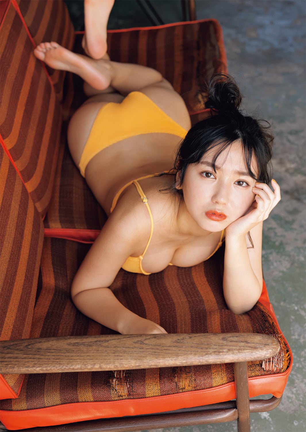 沢口愛華の美谷間に釘付け　大人っぽく魅了 「GIRLS graph.003」誌面カット公開