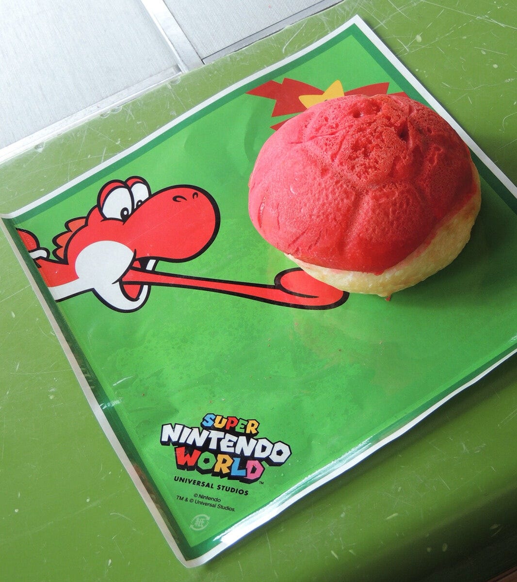 中にはタップリのナポリタン＆チーズ。入っている袋も楽しいですね