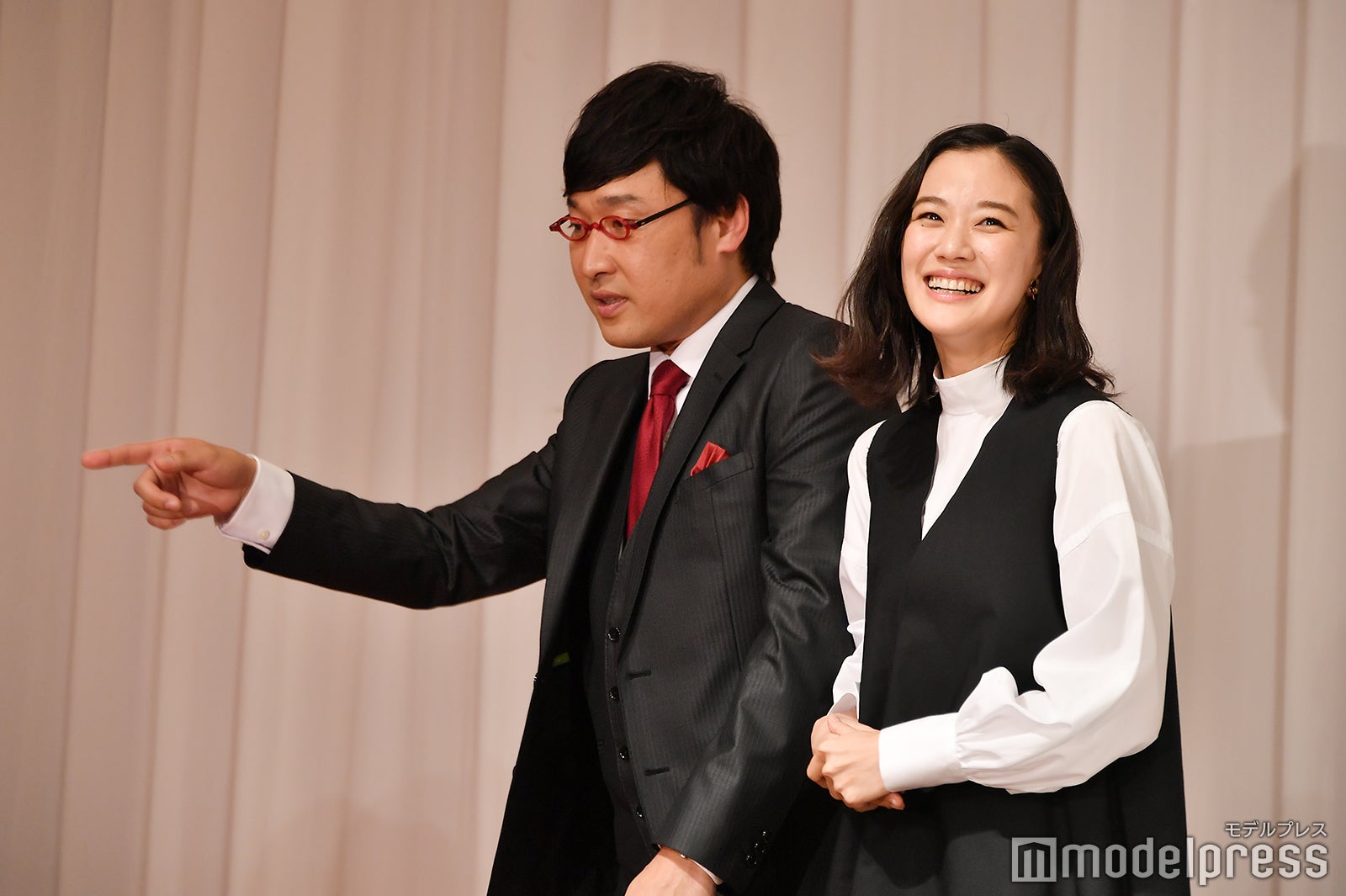 山里亮太＆蒼井優（C）モデルプレス