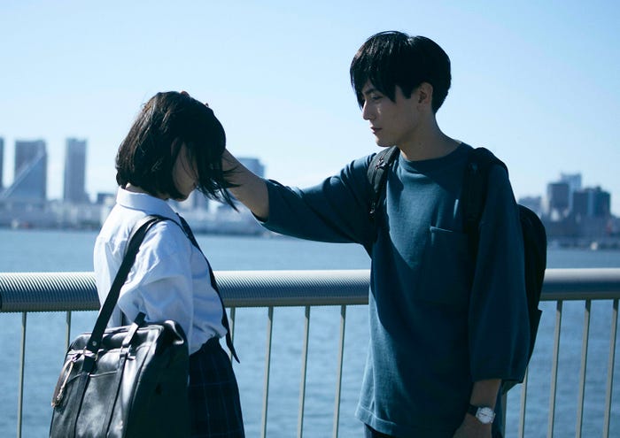 堀未央奈、間宮祥太朗(C)相原実貴・小学館/2019「ホットギミック」製作委員会