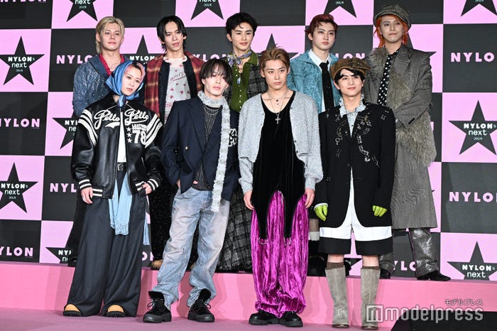 (上段左から)カイ、リョウガ、タクヤ、ユーキ、タカシ(下段左から)シューヤ、マサヒロ、アロハ、ハル/超特急(C)モデルプレス