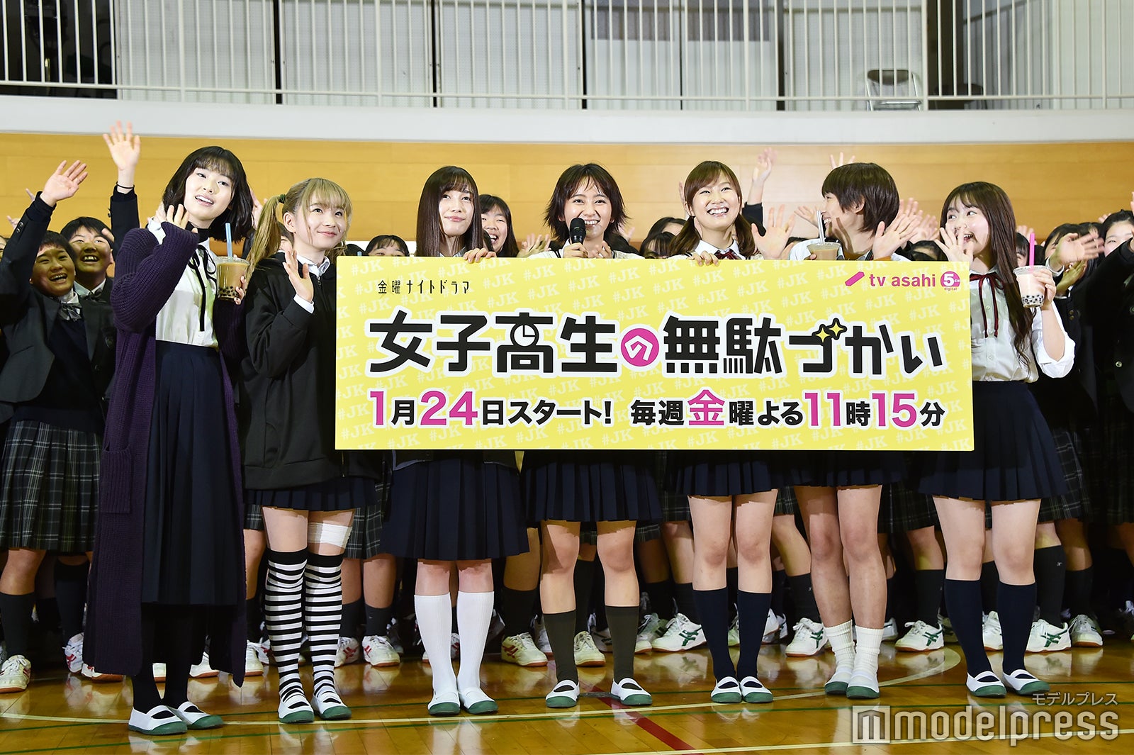 （左から）井本彩花、福地桃子、中村ゆりか、岡田結実、恒松祐里、浅川梨奈、畑芽育（C）モデルプレス