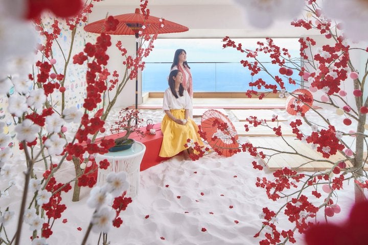 海と梅見でルンルン気分「リゾナーレ熱海」最上階のビーチカフェが春景色に／画像提供：星野リゾート
