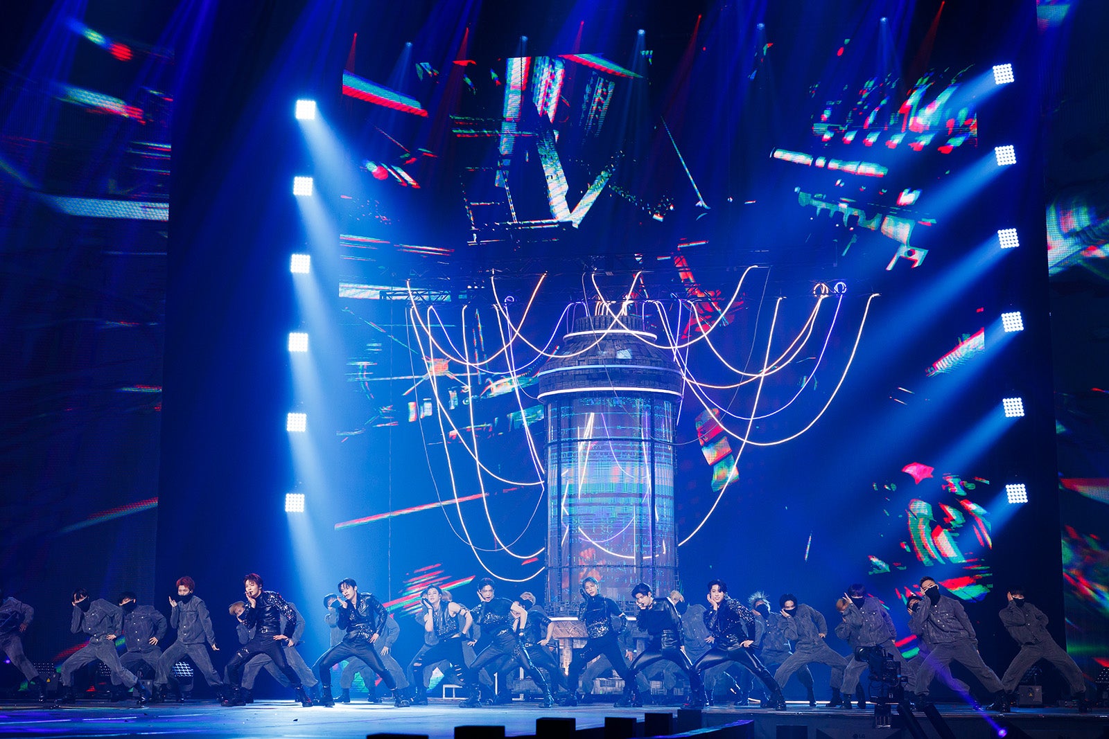 Stray Kids、ドームを“実験室”に ヒョンジンの鋭い眼光際立つ