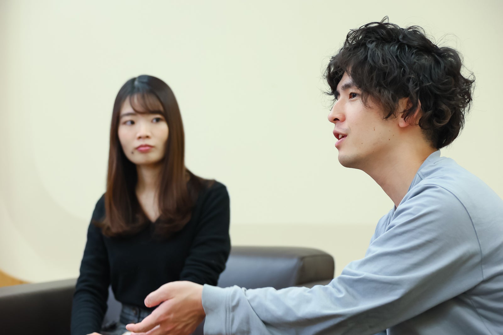 （左から）佐々木千枝さん、高山賢人さん