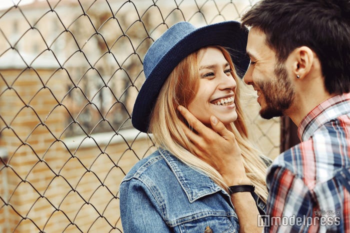 知りたいと思わせるキッカケは女性から作って(photo-by-paultarasenko/Fotolia)