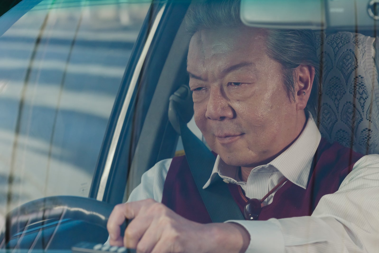 古田新太「ノンレムの窓 2025・新春」より「前の車を追ってください」（C）日本テレビ