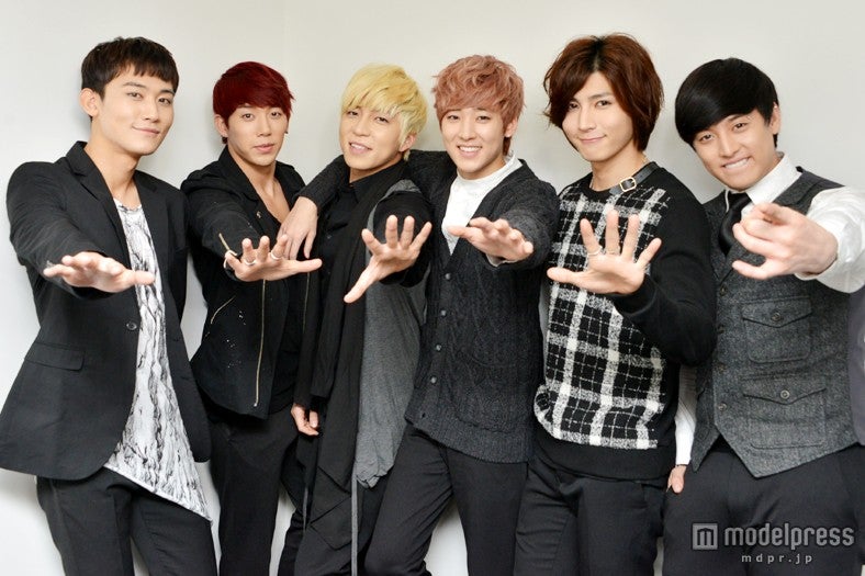 U-KISS（左から：AJ、フン、スヒョン、ケビン、キソプ、イライ）