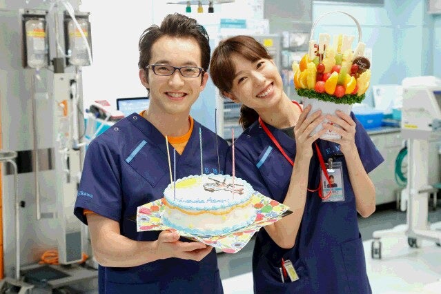 戸田恵梨香＆浅利陽介バースデーに共演者サプライズ 山下智久からは無茶振り？＜コード・ブルー＞