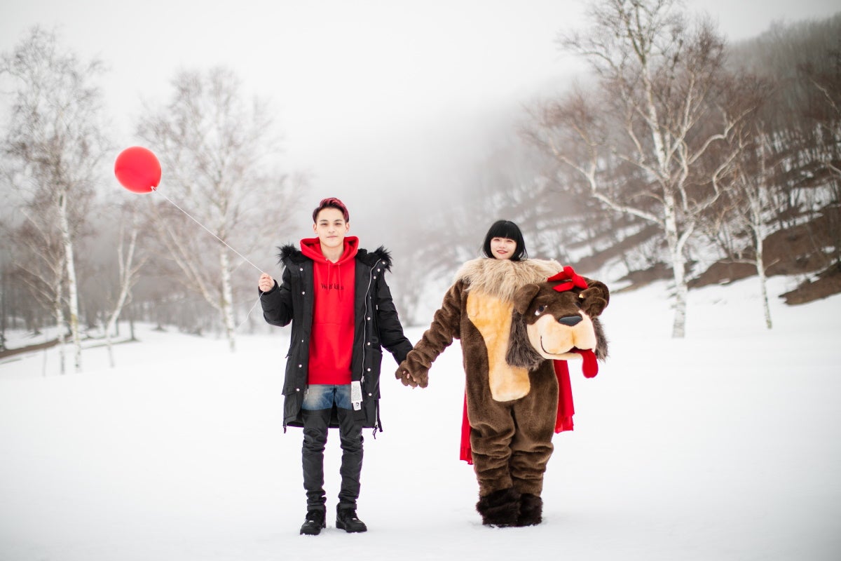 Novel Core、Hinaペアショット「月とオオカミちゃんには騙されない」（C）AbemaTV