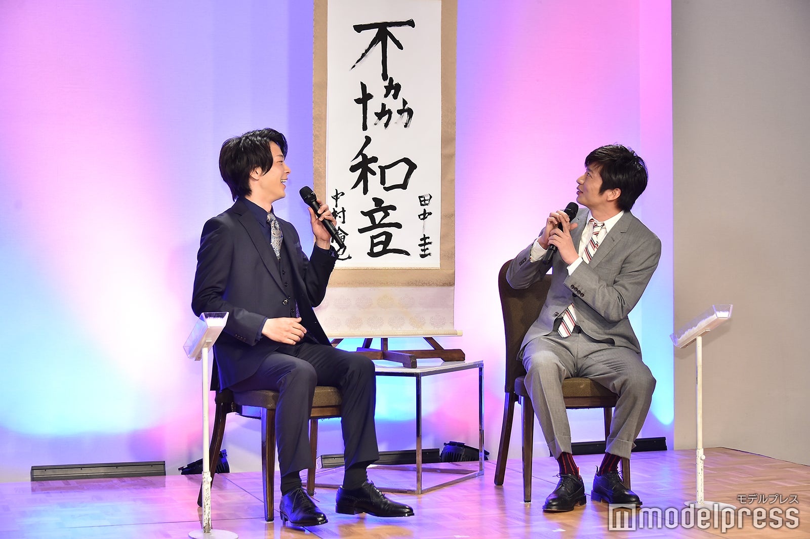 共同作品「不協和音」を完成させた中村倫也、田中圭（C）モデルプレス