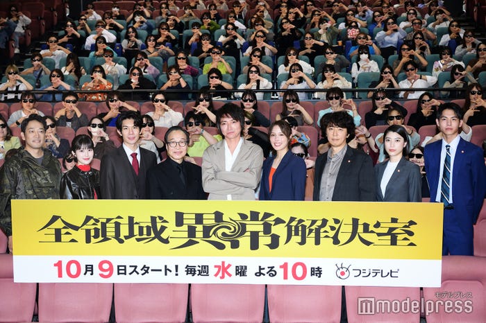 (左から)迫田孝也、福本莉子、柿澤勇人、小日向文世、藤原竜也、広瀬アリス、ユースケ・サンタマリア、成海璃子、小宮璃央(C)モデルプレス