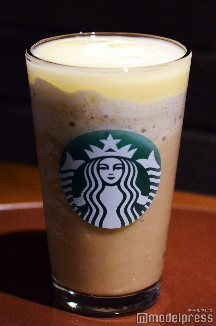 (左から)オペラ フラペチーノ、ホワイト オペラ フラペチーノ(C)モデルプレス