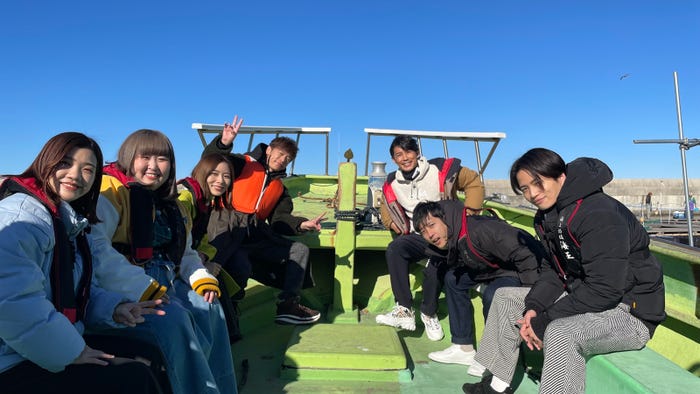 (左から)福田麻貴、かなで、朝日奈央、陣内智則、藤木直人、二宮和也、菊池風磨(C)日本テレビ