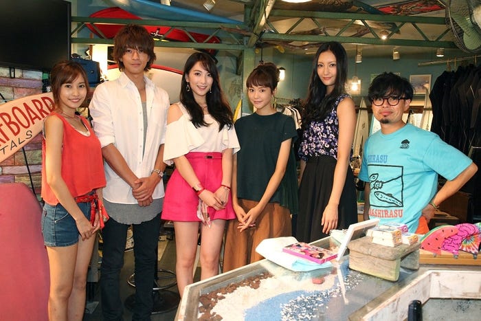 (左から)佐野ひなこ、三浦翔平、JY、桐谷美玲、菜々緒、浜野謙太