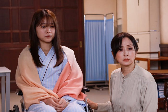 森山未唯、斉藤由貴「天久鷹央の推理カルテ」第2話(C)テレビ朝日