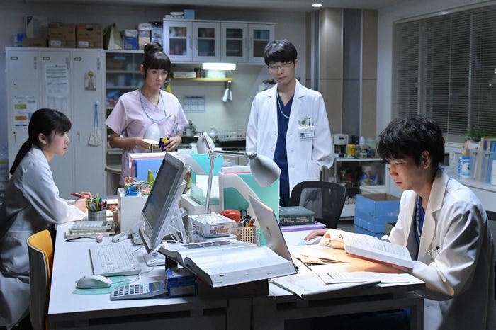 サクラ 綾野剛 予想外の事態に直面 下屋 松岡茉優 の悩みとは コウノドリ 第5話あらすじ モデルプレス サクラ 綾野剛 予想外の事態に直面 下屋 松岡茉優 の悩みとは コウノドリ 第5話あらすじ モデルプレス