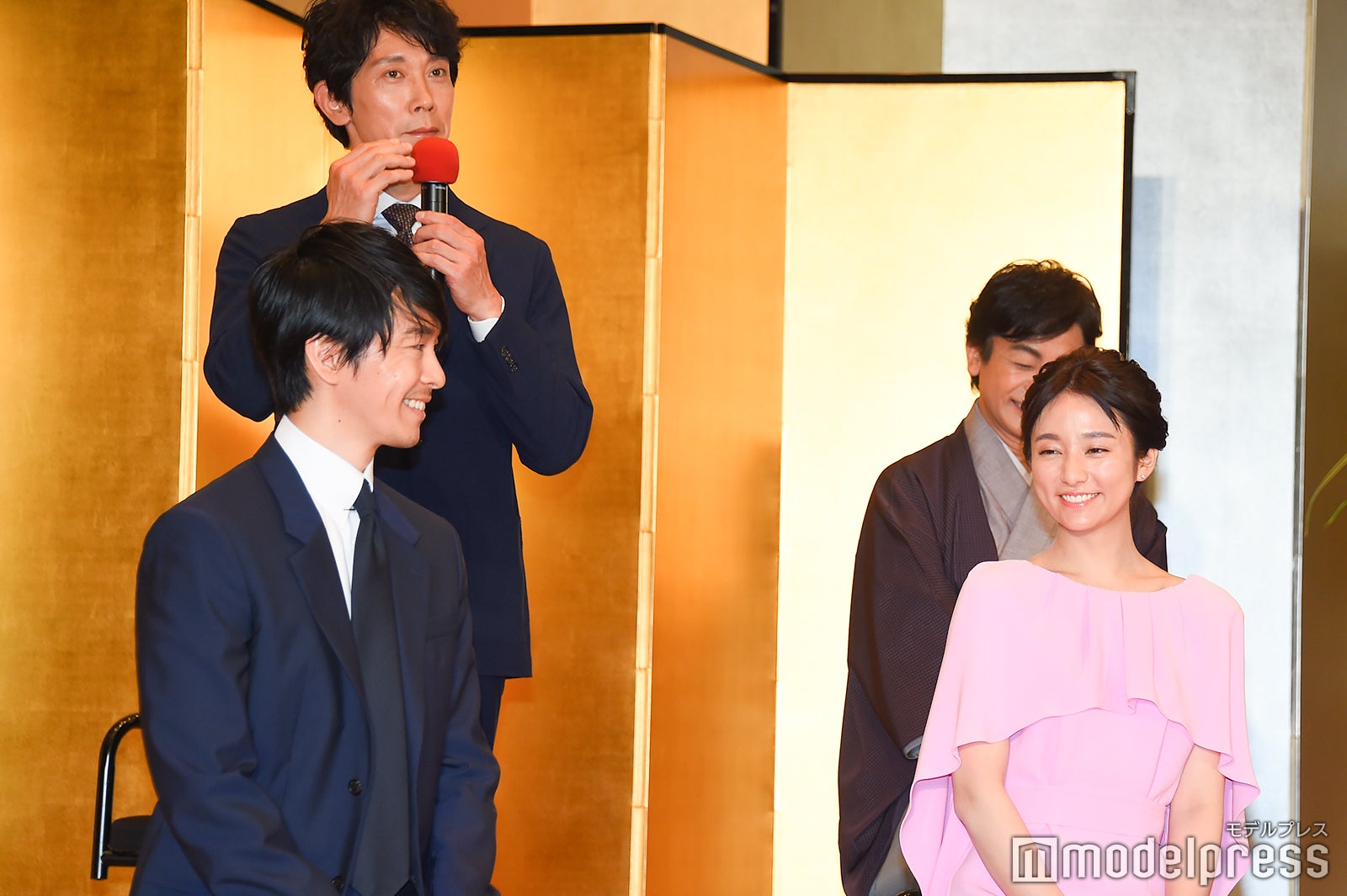 （後列）佐々木蔵之介（前列）長谷川博己、木村文乃 （C）モデルプレス