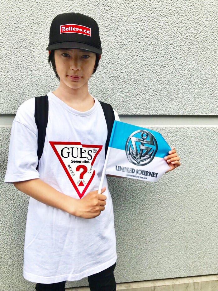 片寄涼太から貰ったTシャツを着てGENERATIONSのライブに参戦する荒木飛羽(提供写真)