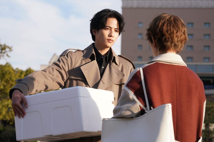 志尊淳、高畑充希/「ムチャブリ! わたしが社長になるなんて」第5話より(C)日本テレビ