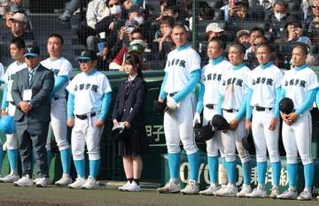 左手首骨折で欠場の山梨学院・菰田に大きく温かい拍手 無念の終戦も涙なし 欠場も先頭に立って仲間を鼓舞 伝令でマウンドへ