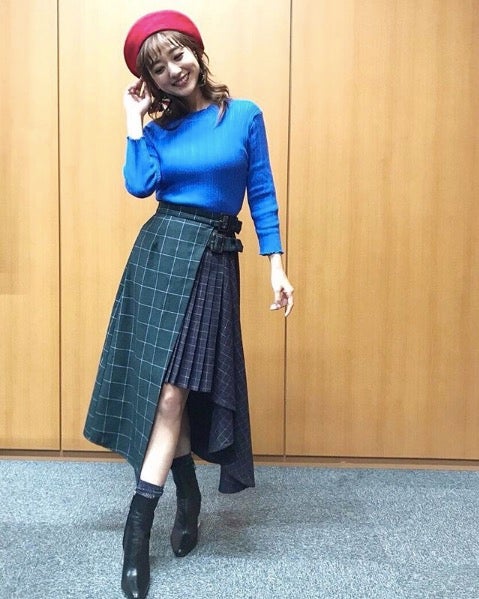 伊藤千晃 美脚のぞくベレー帽コーデに 足ほそーい スタイル良すぎ モデルプレス