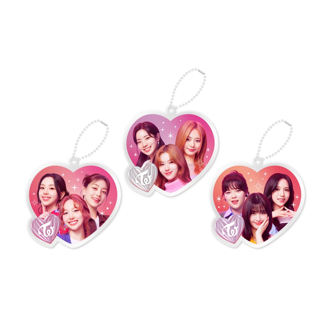 TWICE ファミリーマートオリジナル アクリルオーナメント３個セット「クリスマスキャンペーン」より（提供写真）