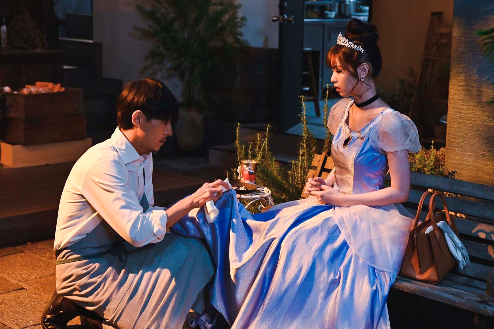 藤木直人、西野七瀬「恋なんて、本気でやってどうするの？」第2話より（C）カンテレ