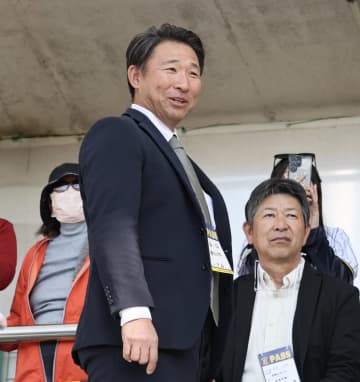 阪神キャンプを今春センバツ出場の智弁学園が見学、村上ら先輩に熱視線 智弁和歌山も訪れ阪神OB・中谷仁監督の姿も