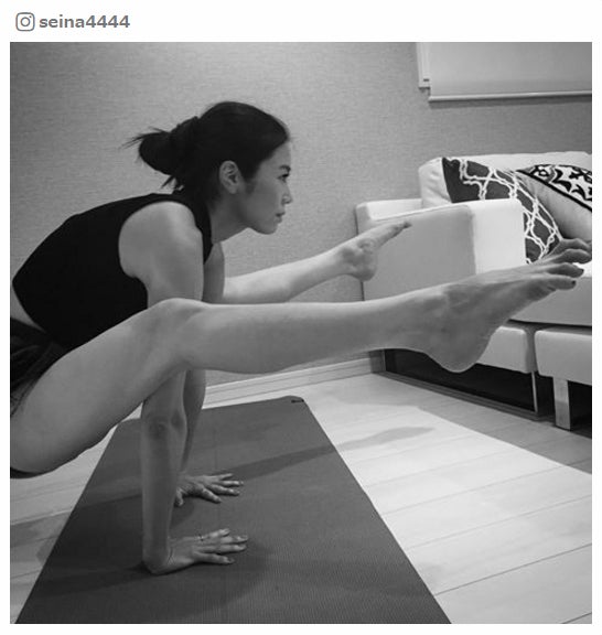 島袋聖南の“ガチ”なヨガのポーズが「すごすぎ」　驚きの声殺到