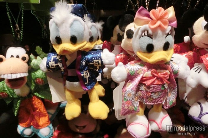 ドナルド&デイジーはストラップタイプで