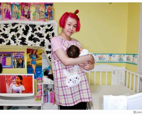 ぺえ、ぺこ&りゅうちぇる第1子リンクくんに念願の対面 すっぴん&保育士コーデに反響
