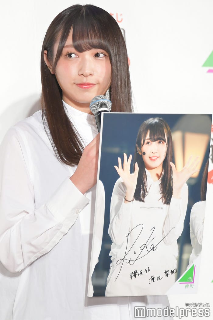 渡辺梨加「ファンに手を振ってる。楽しそうだなぁ~」 (C)モデルプレス